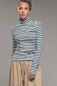 Contrast Seam Turtleneck Knit Top in Ivory and Black