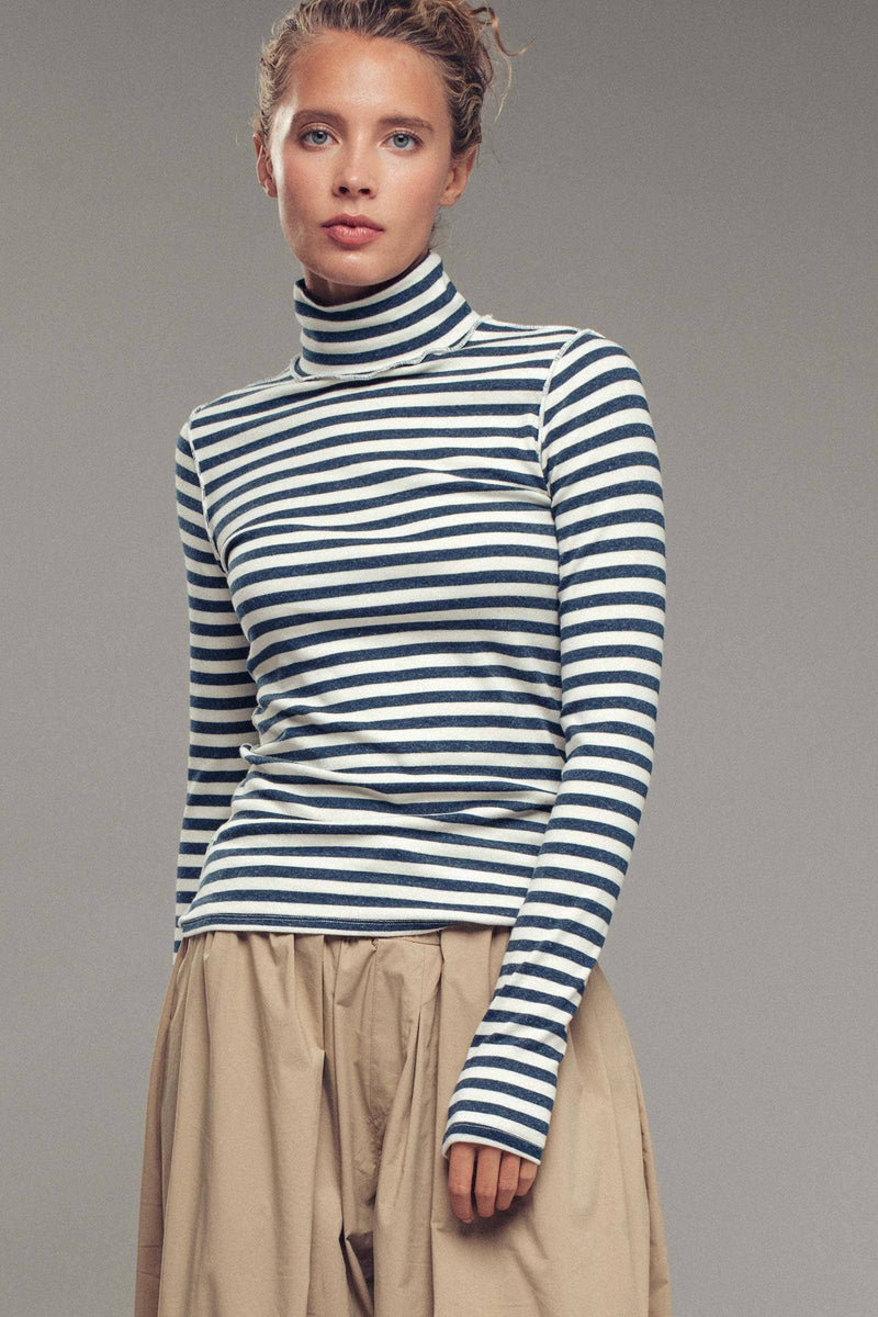 Contrast Seam Turtleneck Knit Top in Ivory and Black
