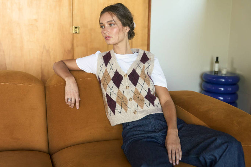Argyle Pattern Sleeveless Knit Vest in Light Khaki
