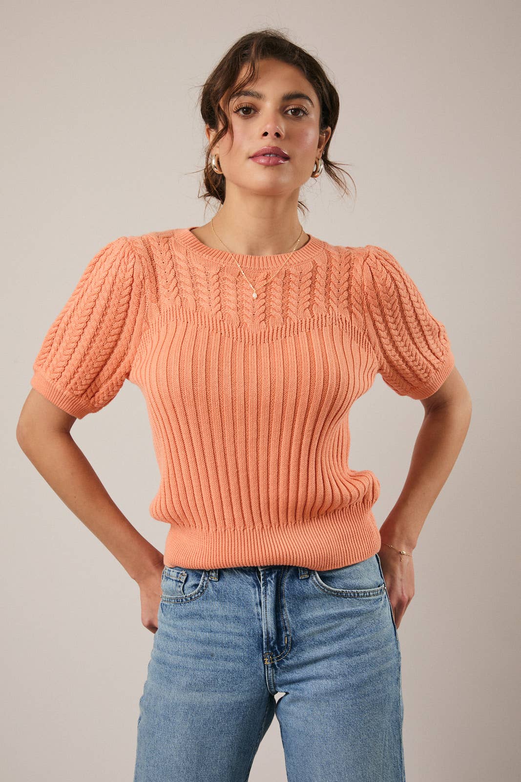 ROUND NECK PUFF SHORT SLEEVE CABLE SWEATER: APRICOT / M