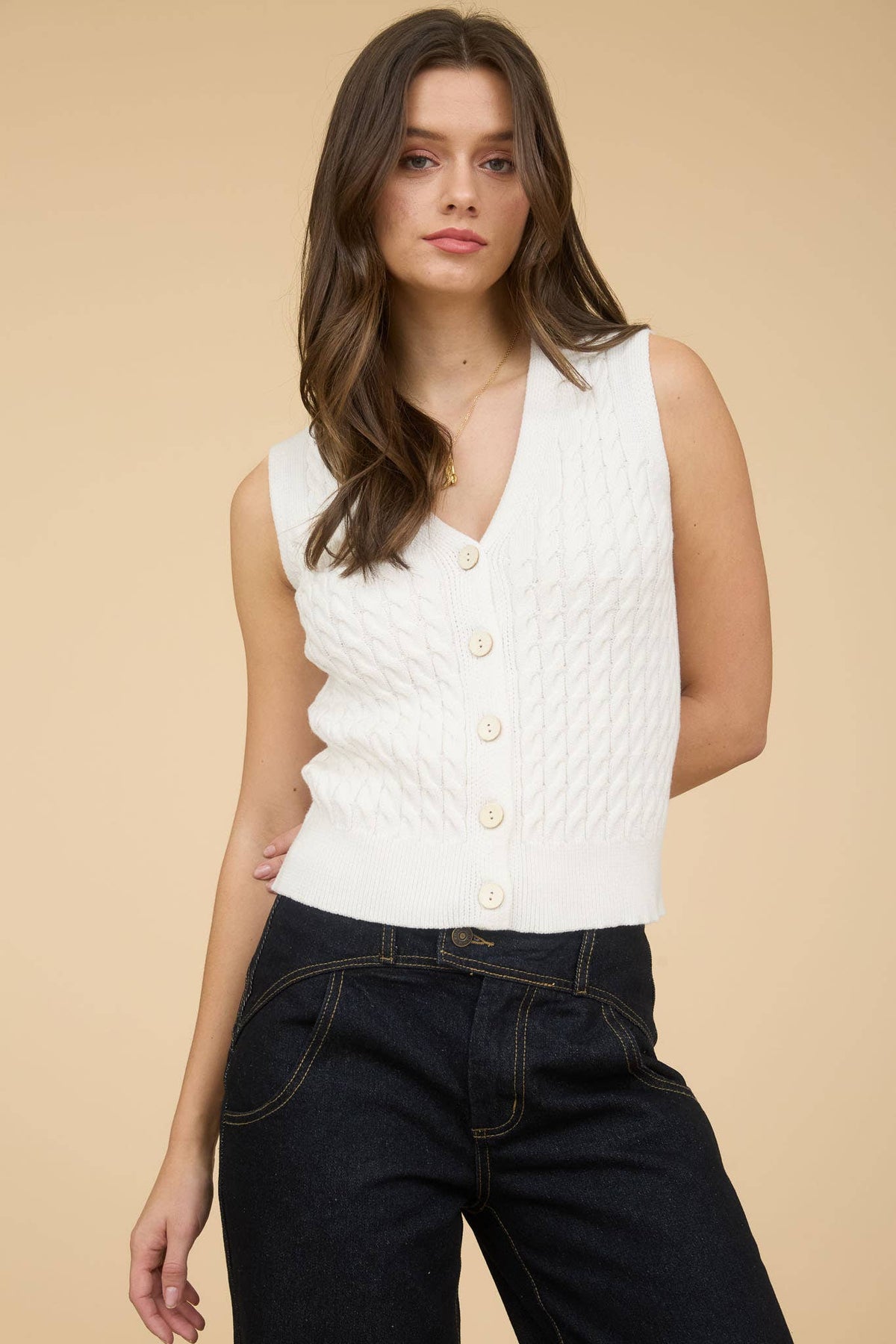 V NECK BUTTON DOWN CABLE KNIT SWEATER VEST: NAVY