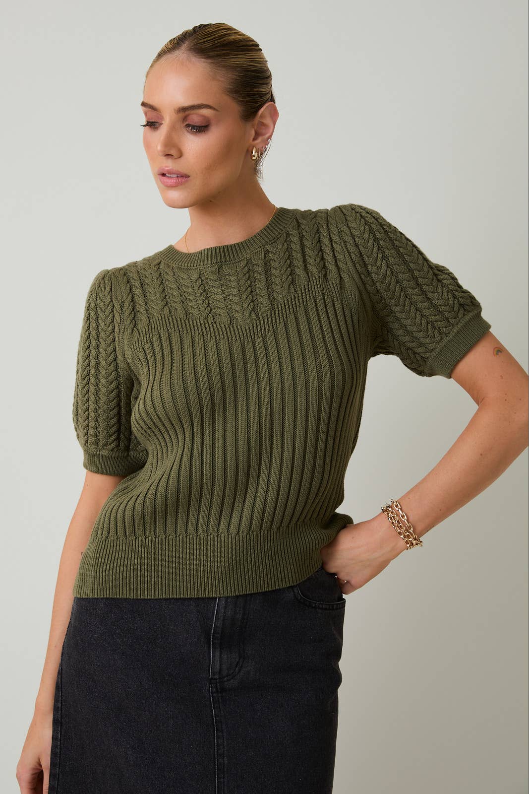 ROUND NECK PUFF SHORT SLEEVE CABLE SWEATER: APRICOT / M
