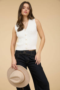 V NECK BUTTON DOWN CABLE KNIT SWEATER VEST: NAVY