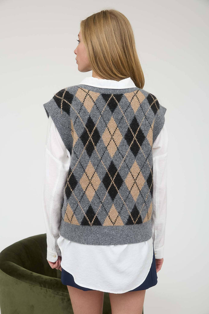 Argyle V-Neck Sleeveless Knit Sweater