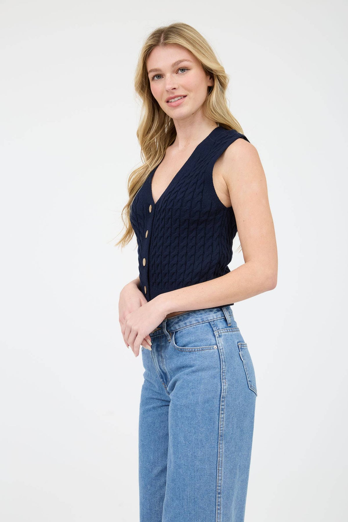 V NECK BUTTON DOWN CABLE KNIT SWEATER VEST: NAVY