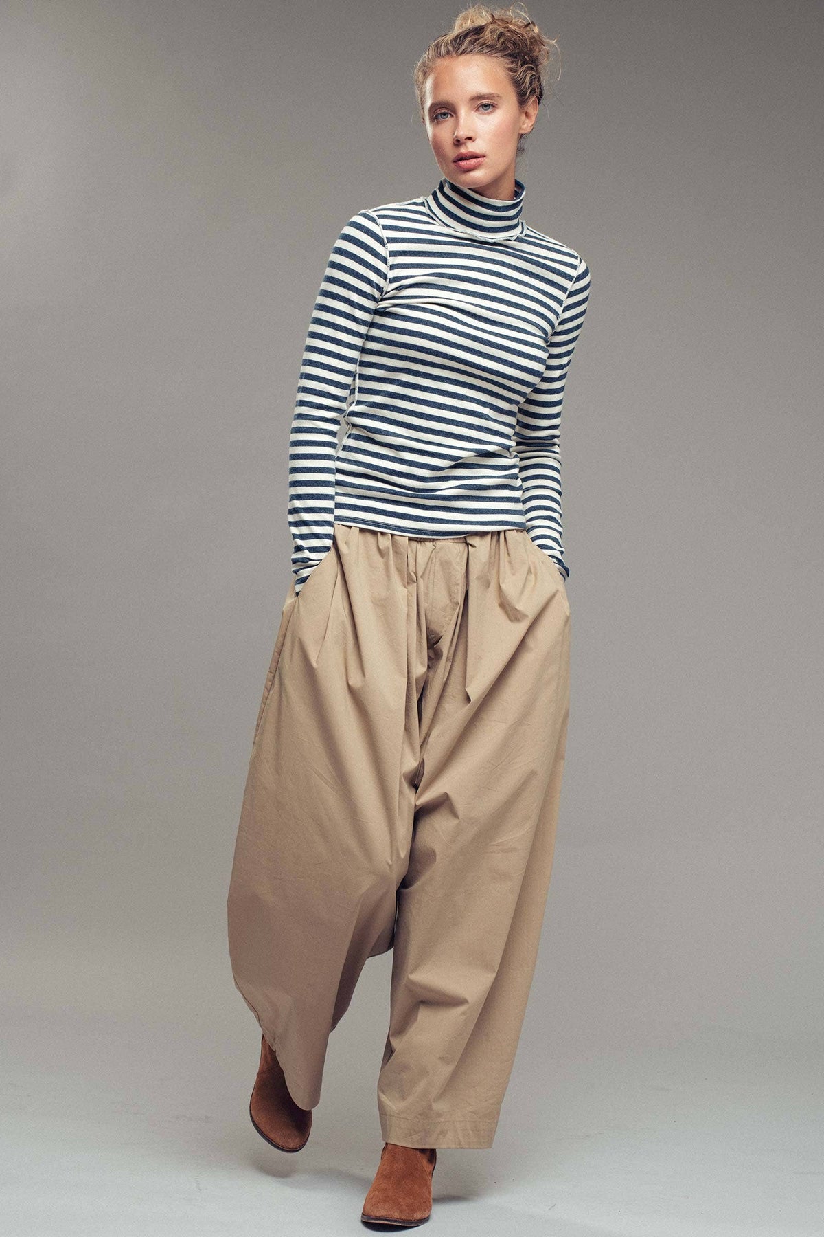 Contrast Seam Turtleneck Knit Top in Ivory and Black