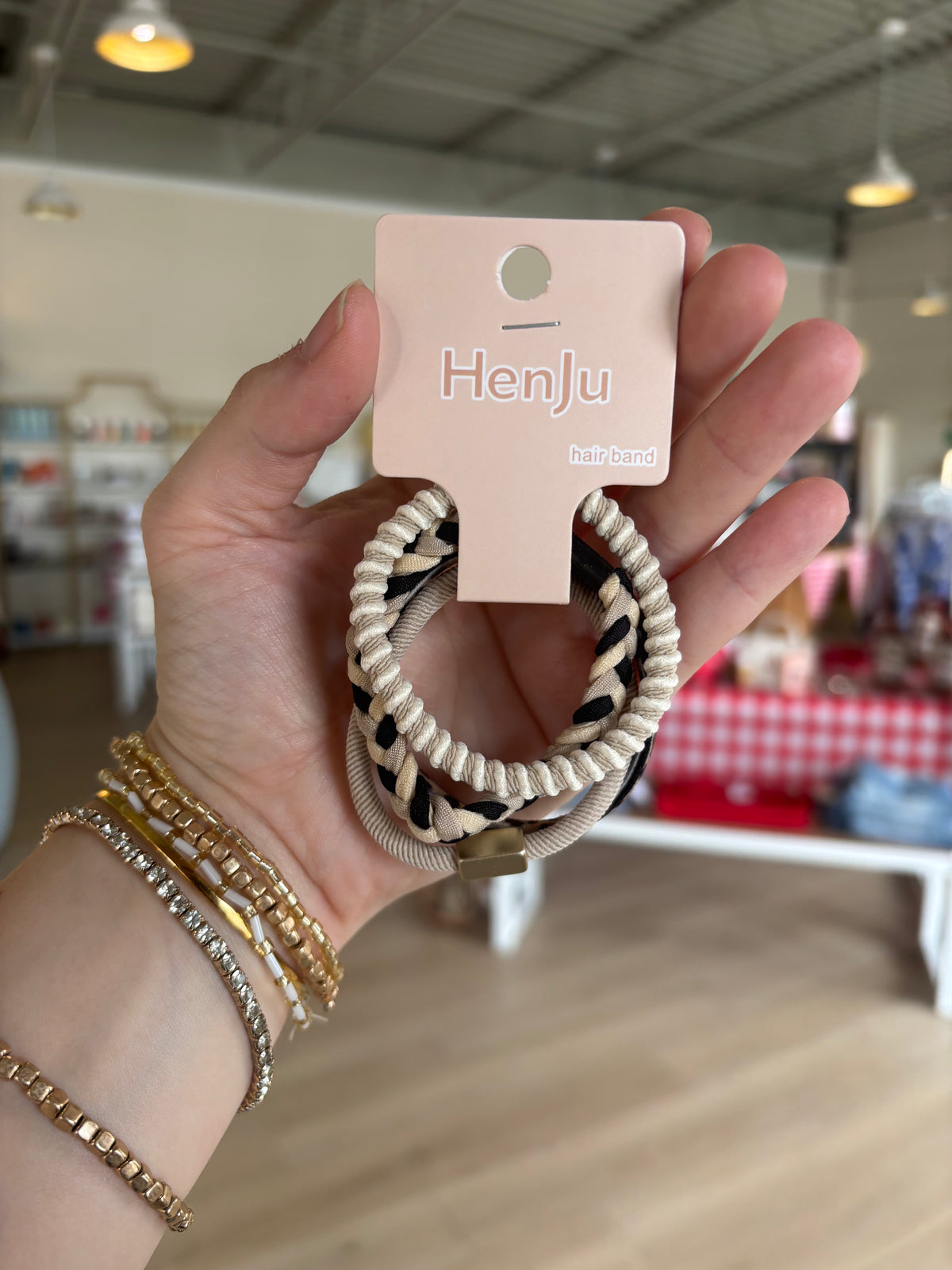 SOFT, ELASTIC AND SIMPLE HAIR TIES
