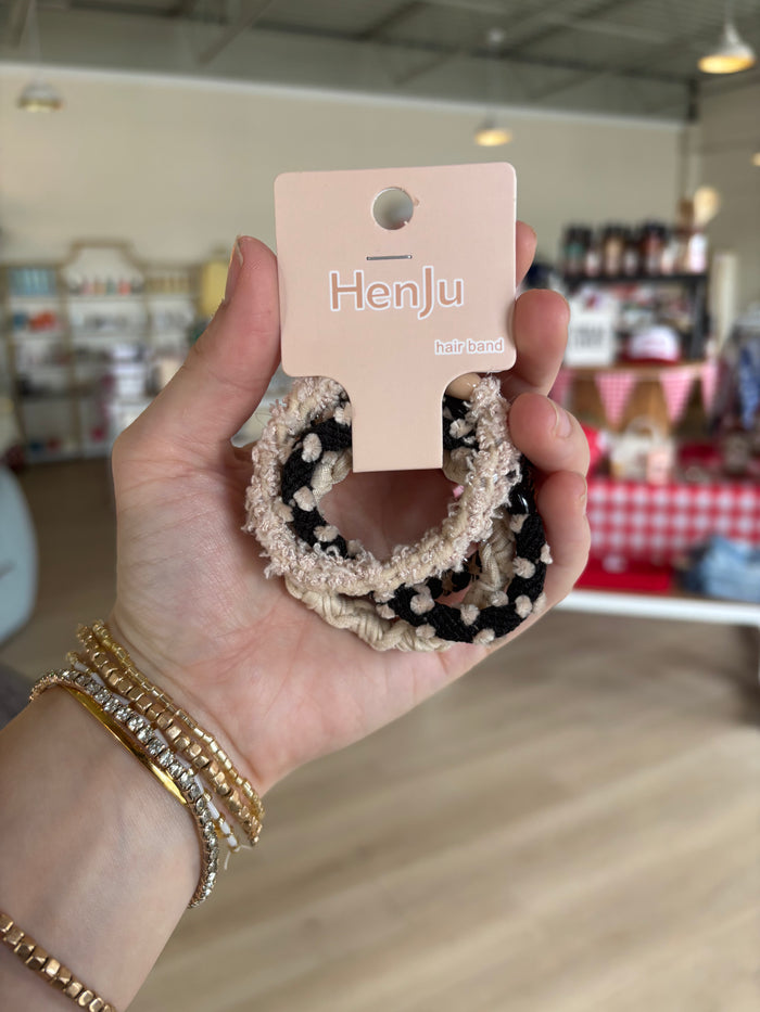 SOFT, ELASTIC AND SIMPLE HAIR TIES