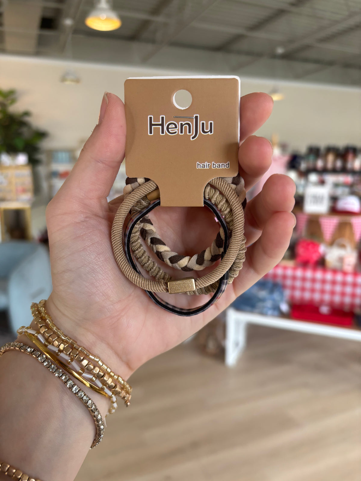 SOFT, ELASTIC AND SIMPLE HAIR TIES