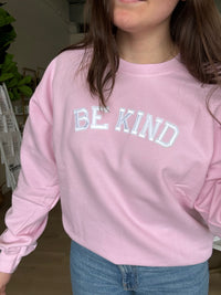 Be Kind Crewneck in Light Pink