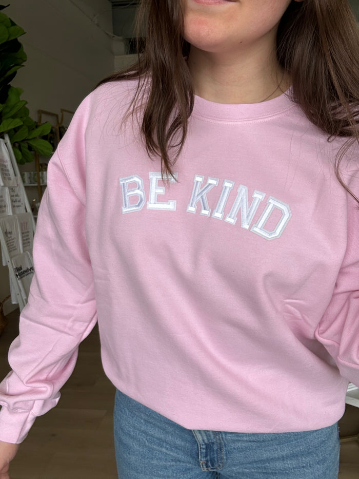 Be Kind Crewneck in Light Pink