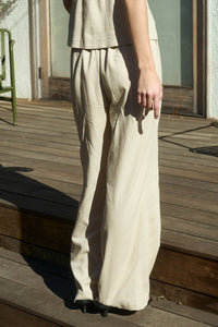 HIGH WAIST FRONT PLEAT LINEN PANTS: KHAKI