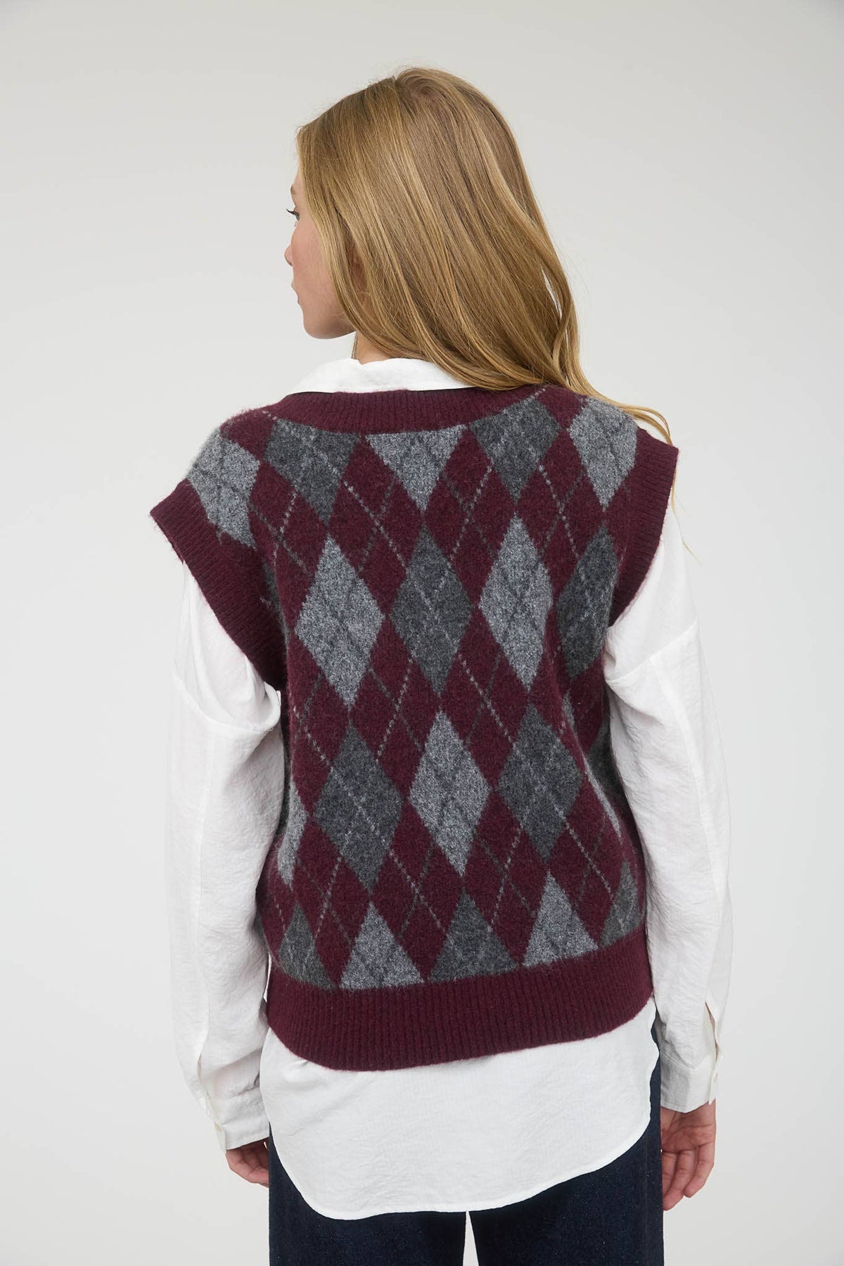 Argyle V-Neck Sleeveless Knit Sweater