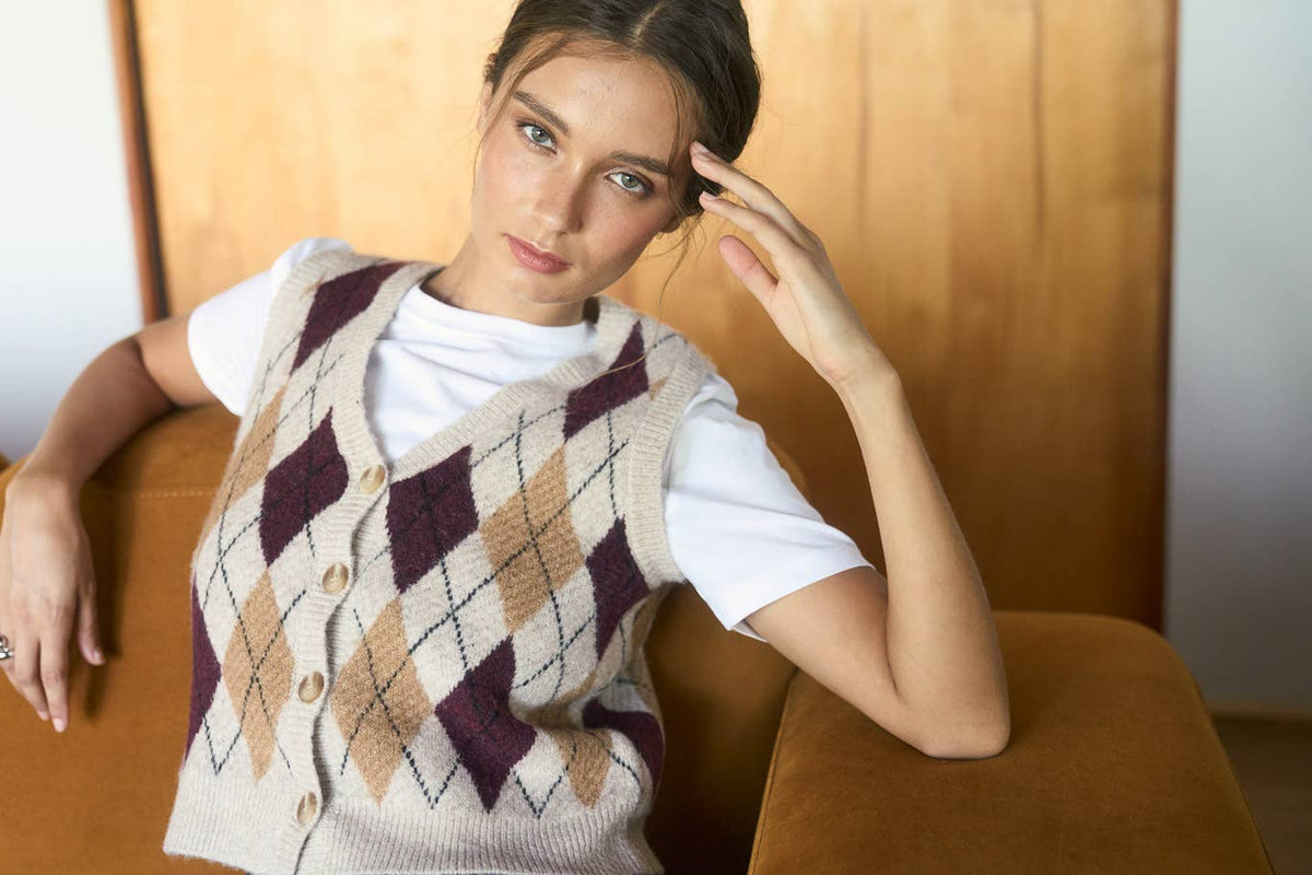 Argyle Pattern Sleeveless Knit Vest in Light Khaki