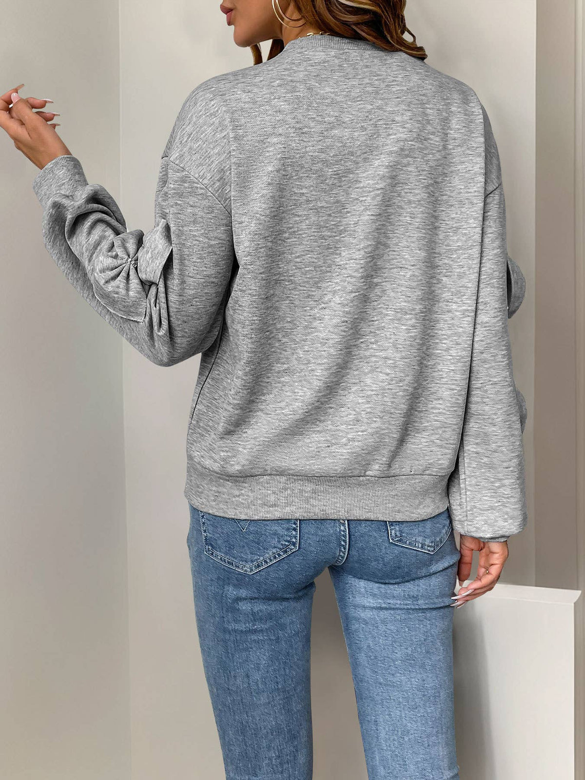 Bow Crewneck in Light Grey