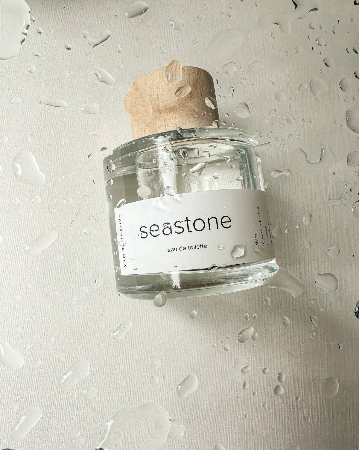 Eau de toilette: Sea Stone / marine minerals, cypress, plum