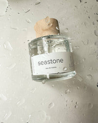 Eau de toilette: Sea Stone / marine minerals, cypress, plum