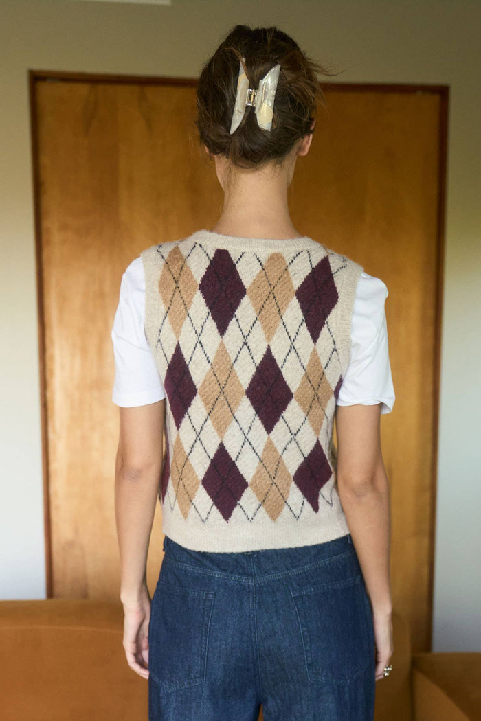 Argyle Pattern Sleeveless Knit Vest in Light Khaki