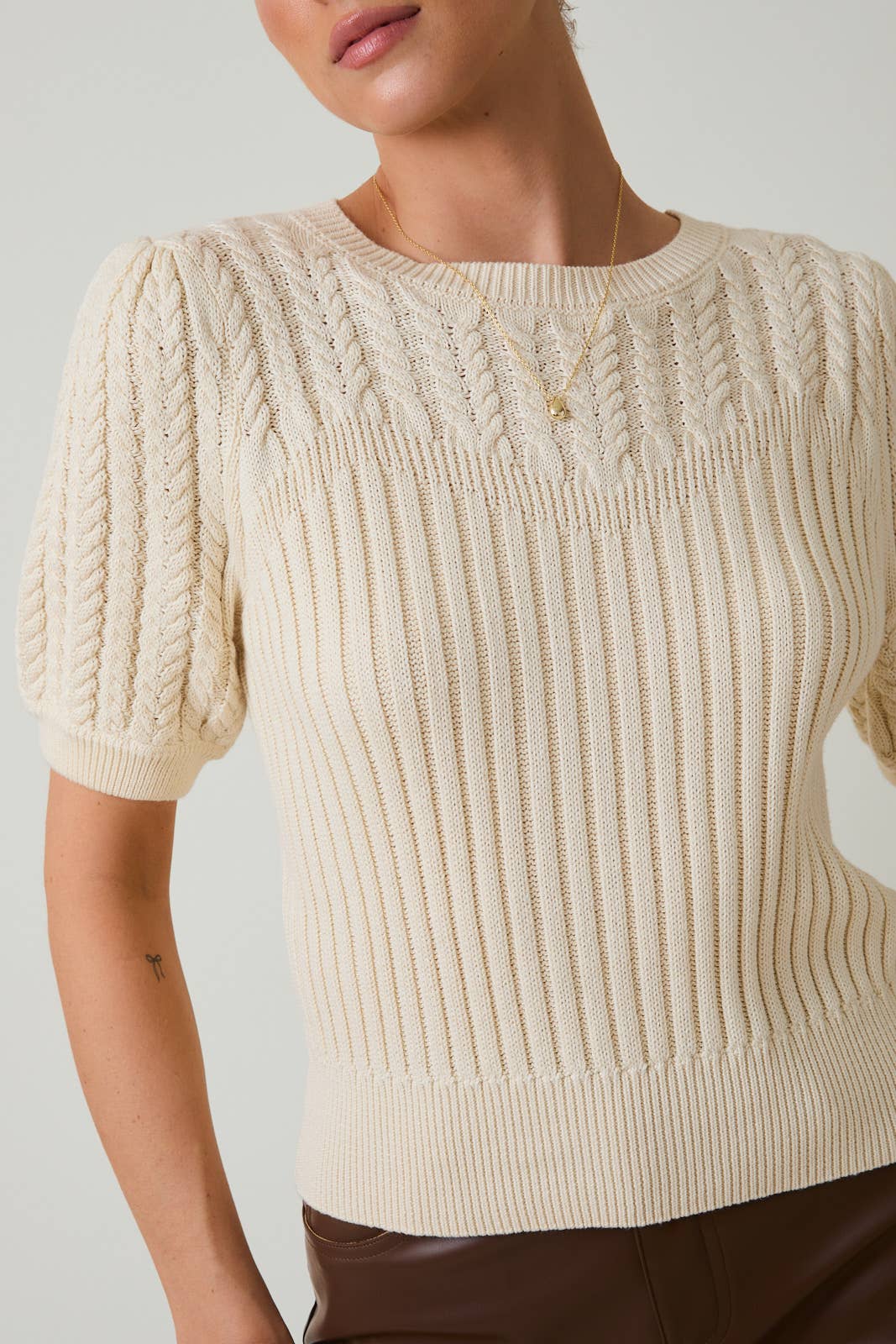 ROUND NECK PUFF SHORT SLEEVE CABLE SWEATER: APRICOT / M