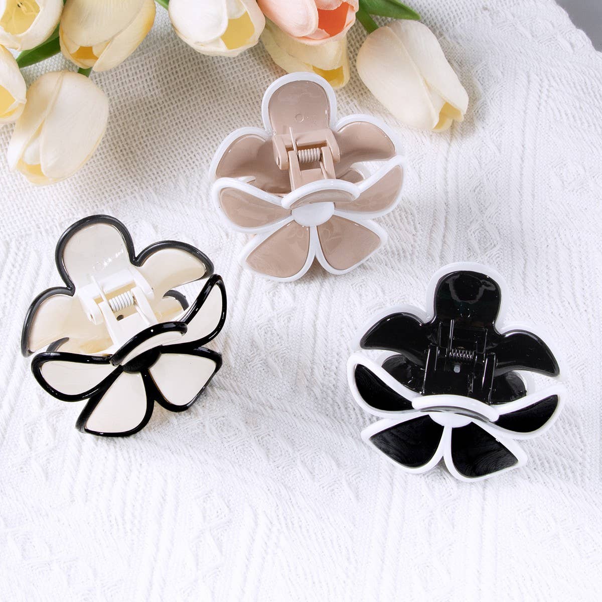 Black and White Flower Hair Claw Clip