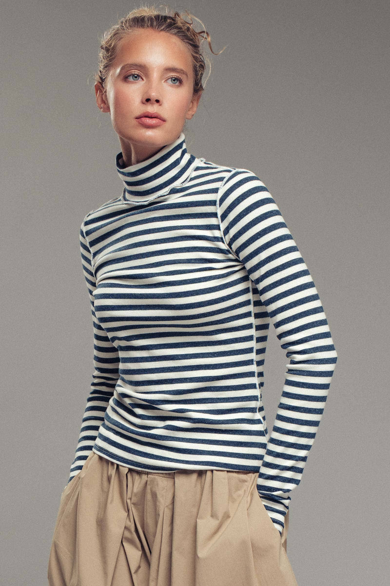 Contrast Seam Turtleneck Knit Top in Ivory and Black