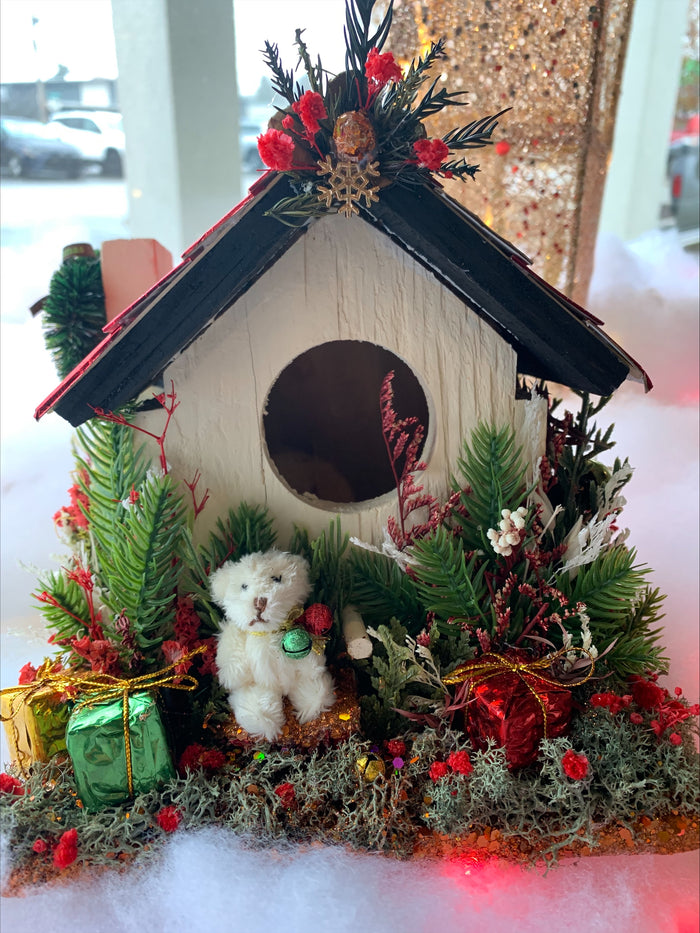 Handmade Birdhouse: Holiday Theme